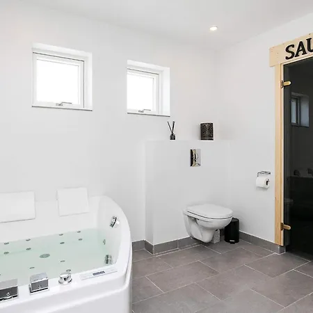4 Star In Vaeggerlose Feriehus Bøtø By