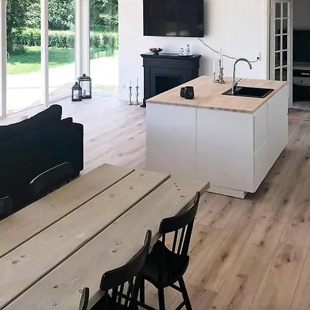 4 Star In Vaeggerlose Feriehus Bøtø By