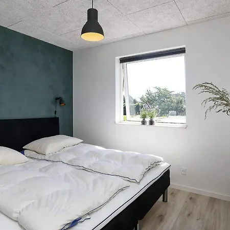 4 Star In Vaeggerlose Feriehus Bøtø By